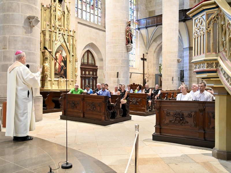 Blick in Kirche von Hinten