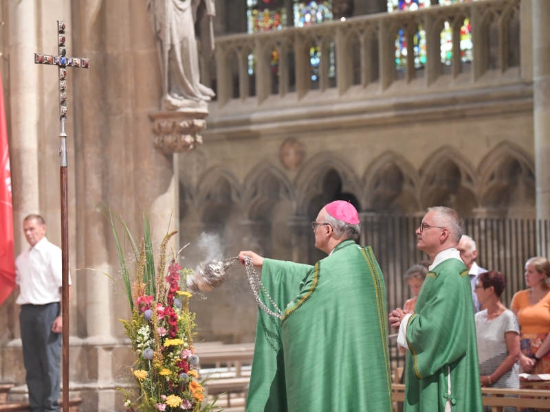 Geistliche in Kirche