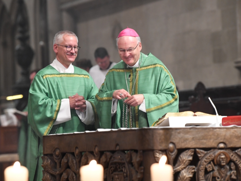 Geistliche in Kirche