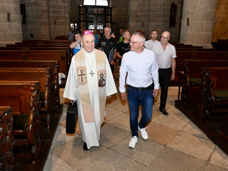 Geistliche in Kirche