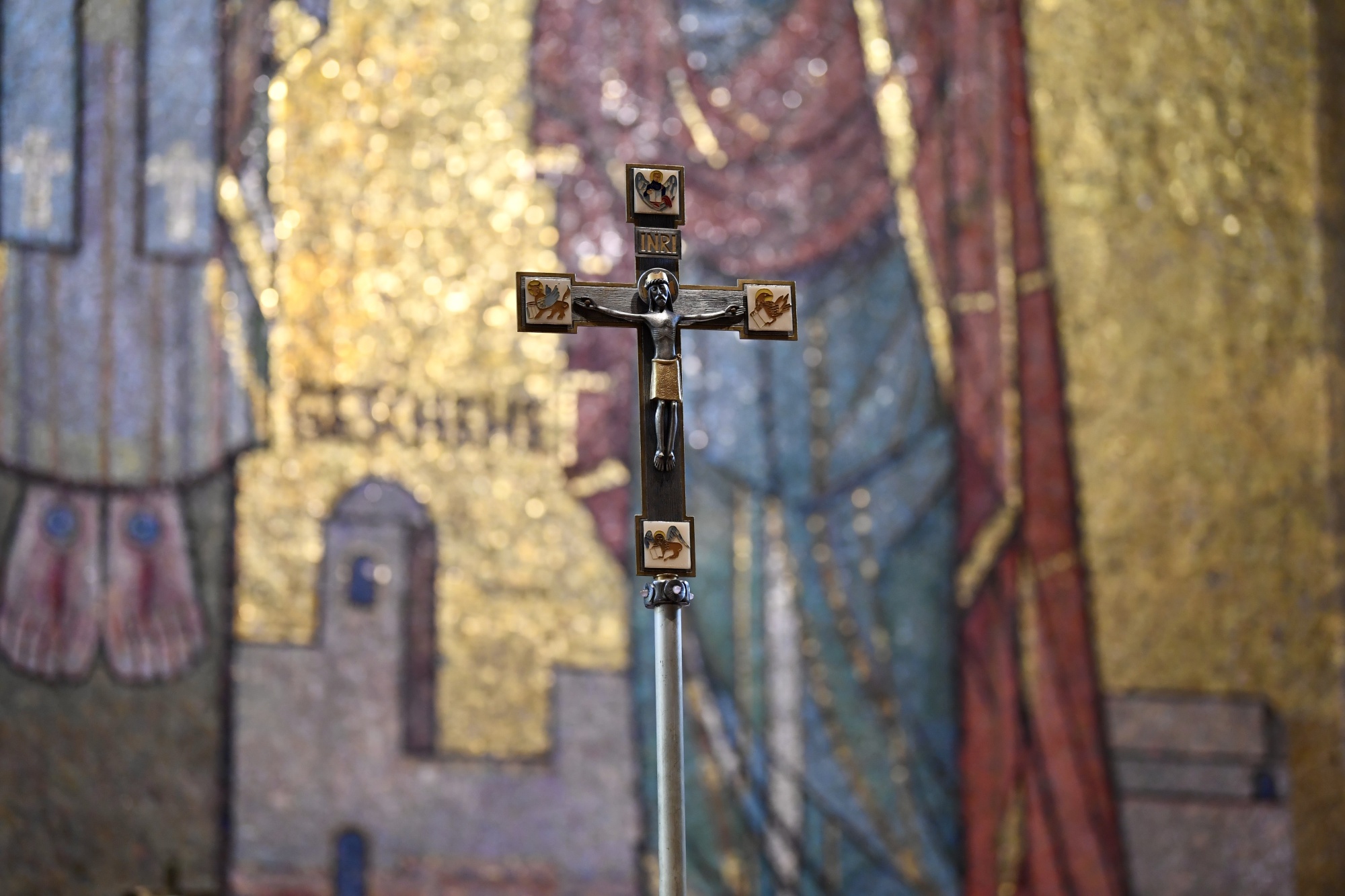 Kreuz in Kirche