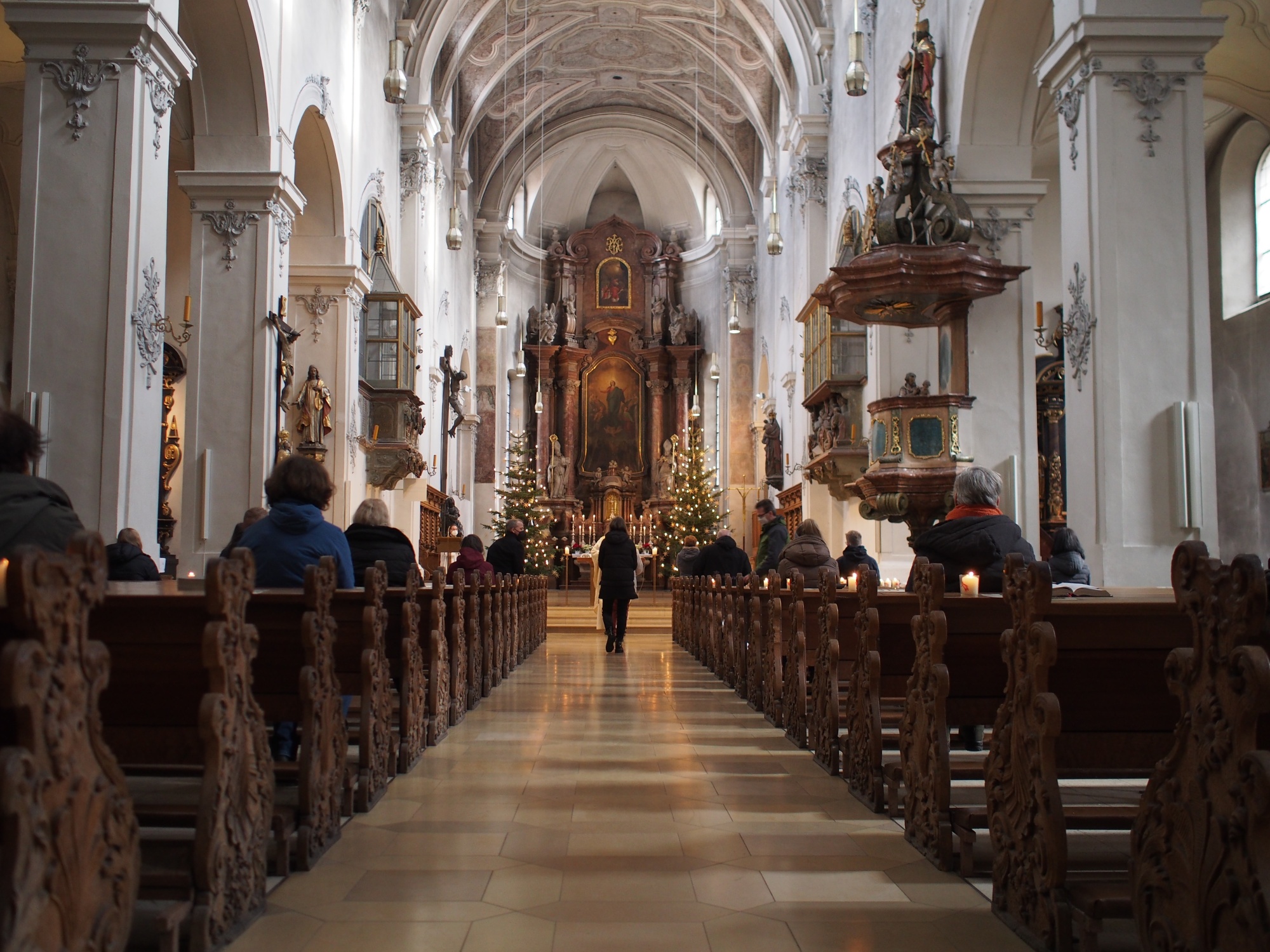Segnung in einer Kirche