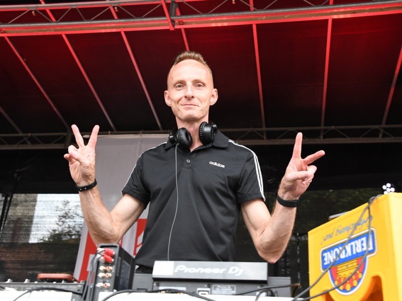 DJ