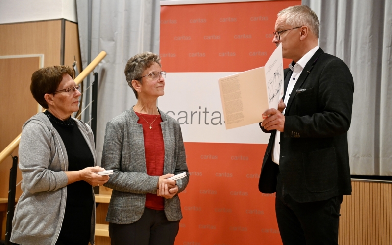 Gruppenfoto mit Urkunden