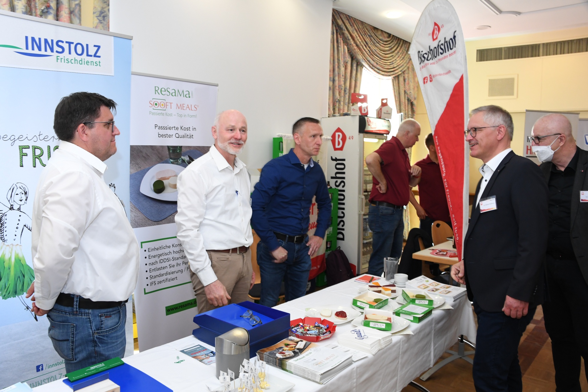 Personen auf einem Kongress
