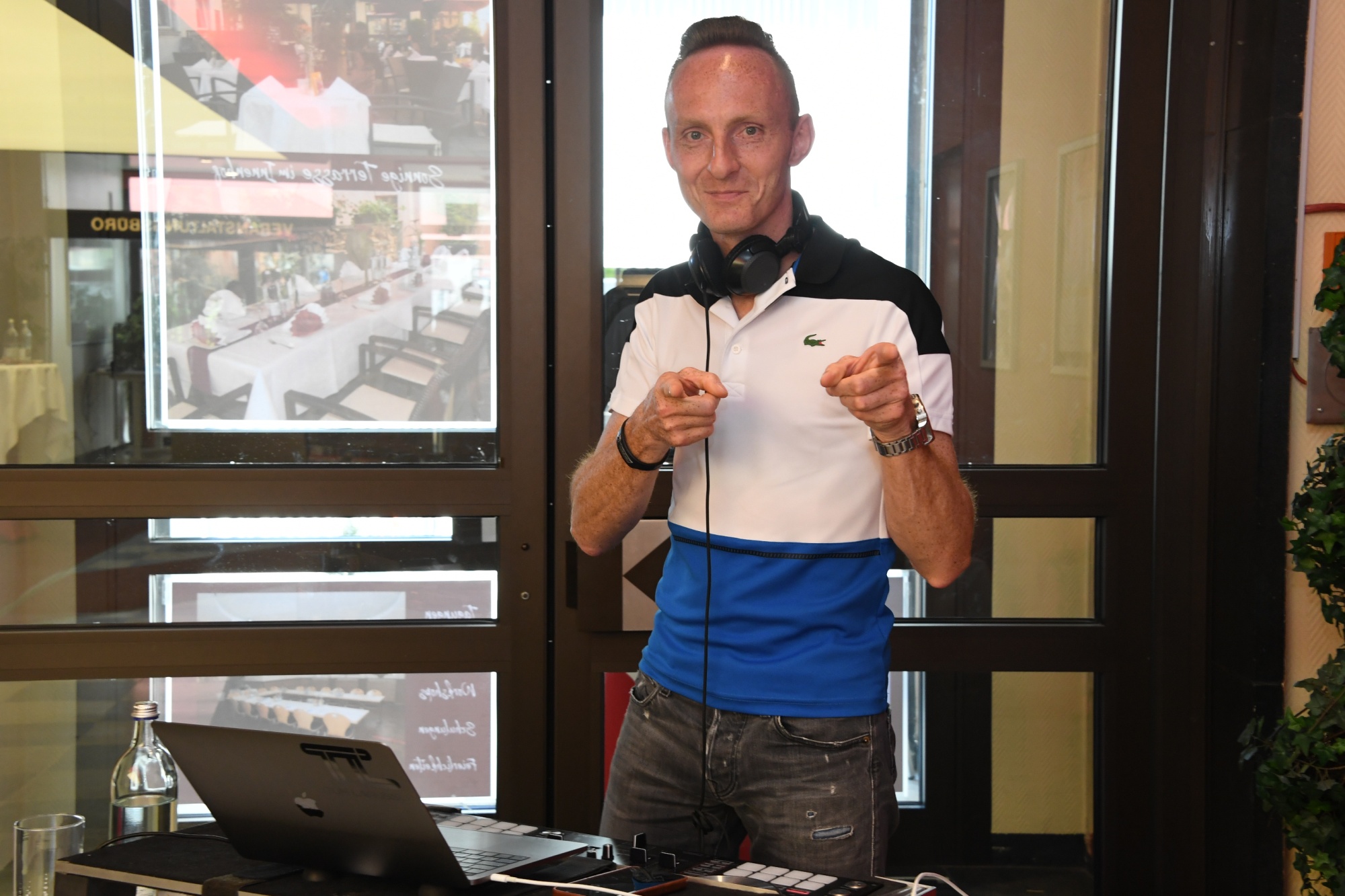 DJ