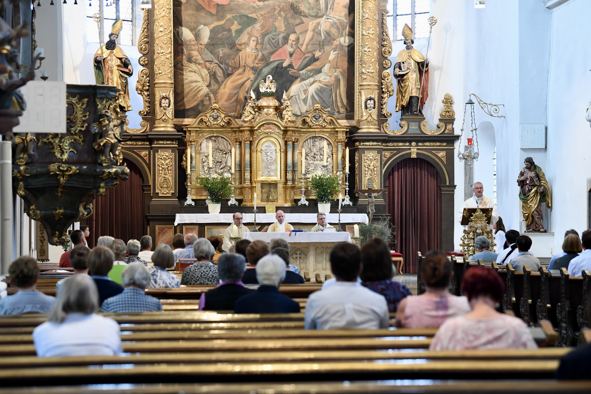 Geistliche in Kirche