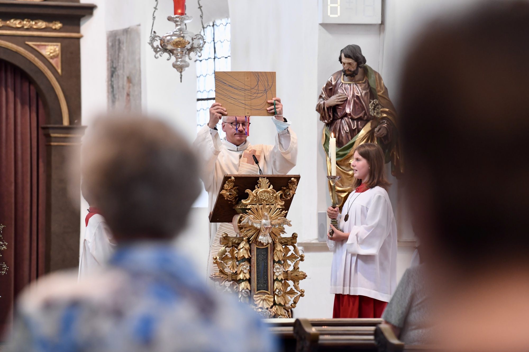 Geistliche in Kirche