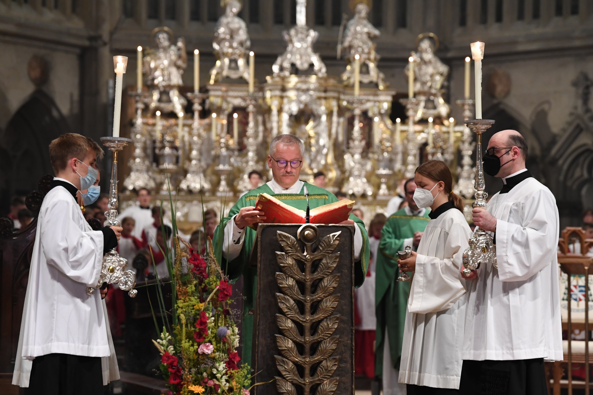 Geistliche in Kirche
