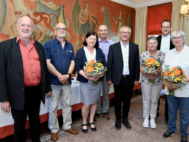 Gruppenfoto in sch&ouml;nem Saal