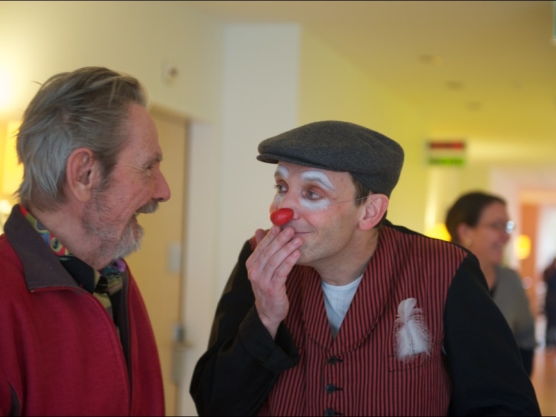 Mann und Clown