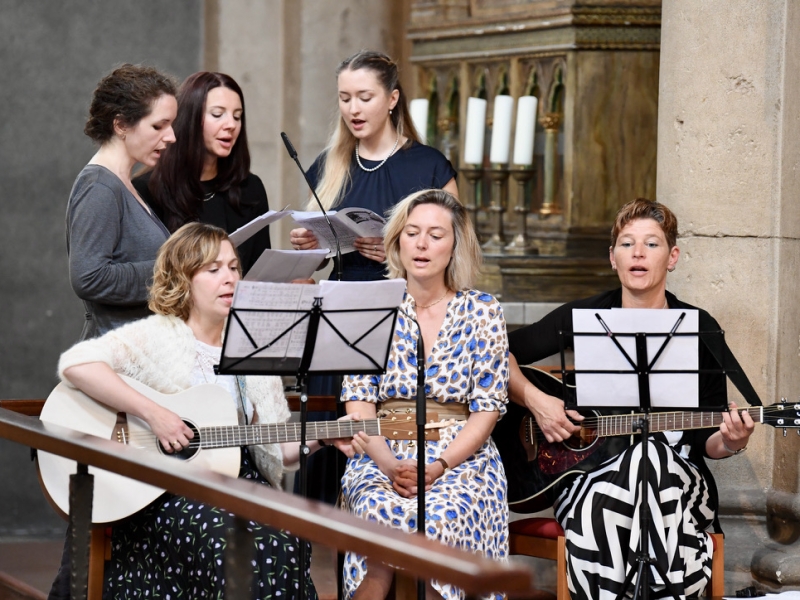 Musikerinnen in Kirche