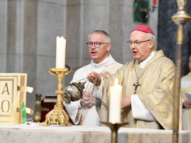 Geistliche in Kirche