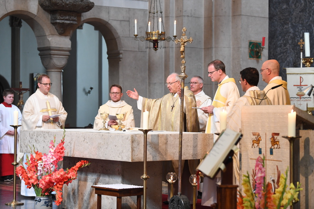 Geistliche in Kirche