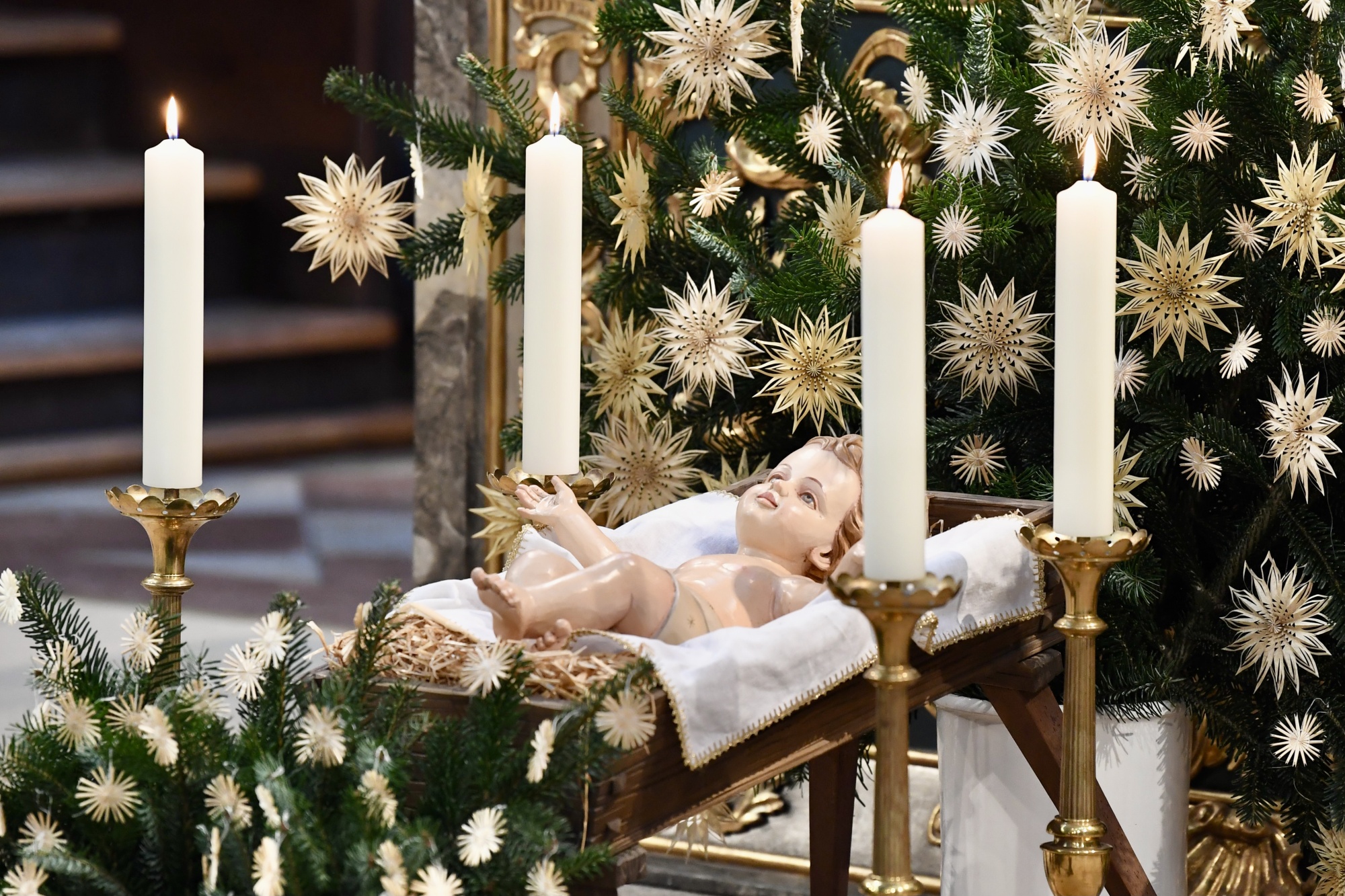 Kerzen und Christkind