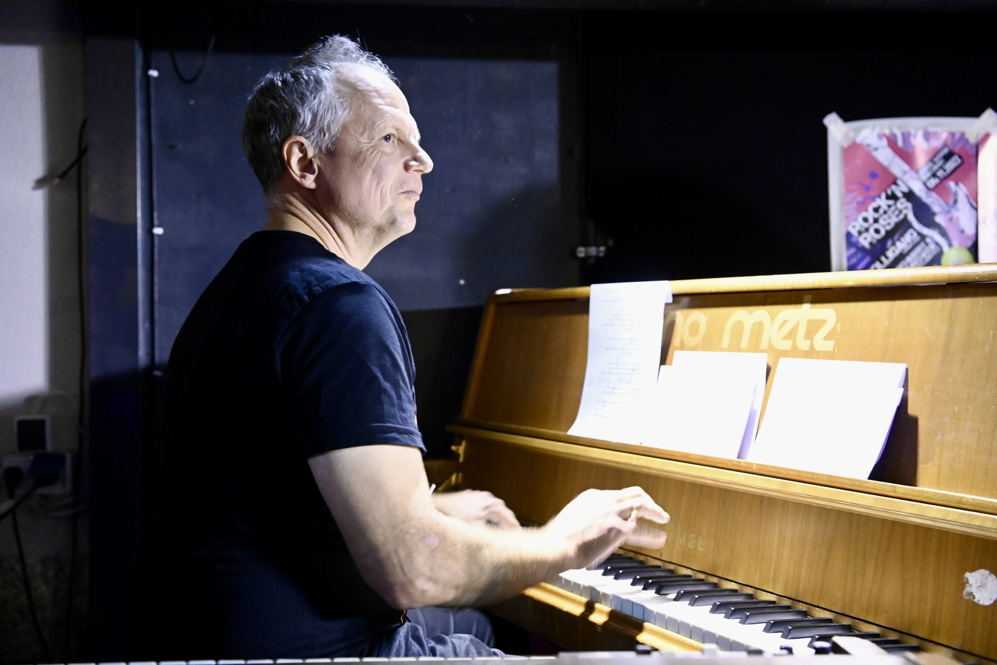 Mann am Klavier