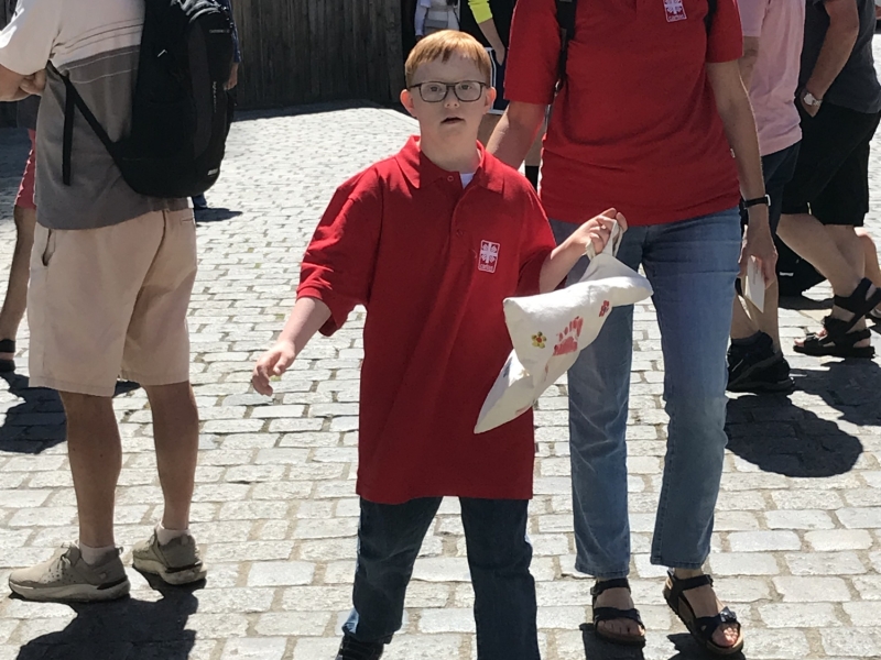 Menschen mit Beeintr&auml;chtigung und Begleiter