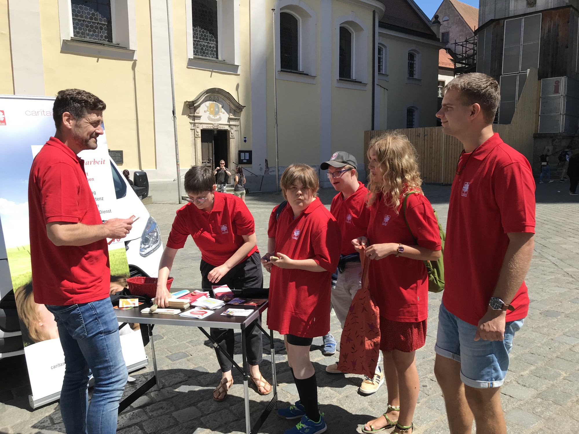 Menschen mit Beeinträchtigung und Begleiter