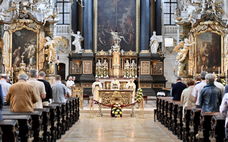 Geistliche in Kirche