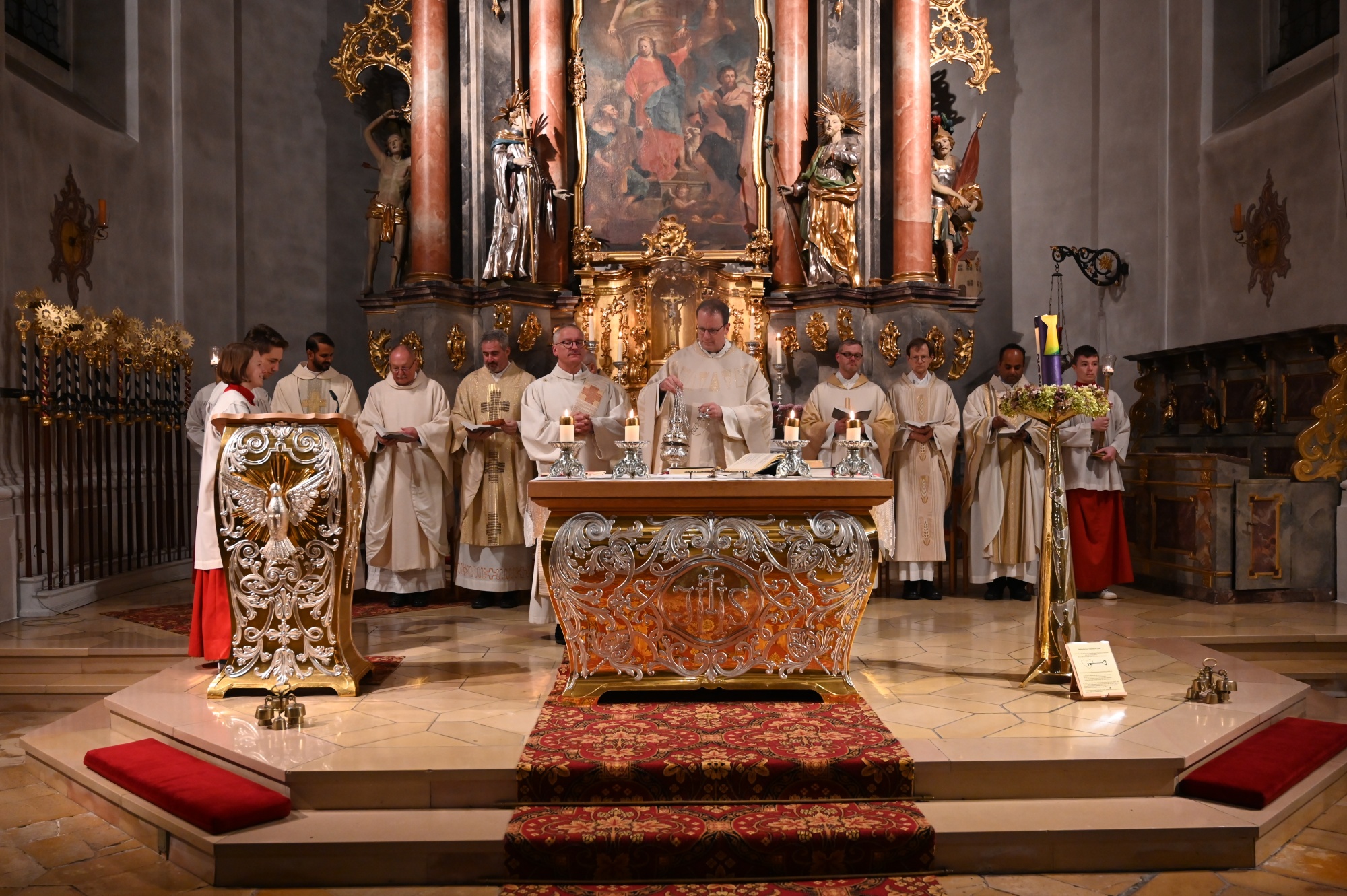 Geistliche in Kirche
