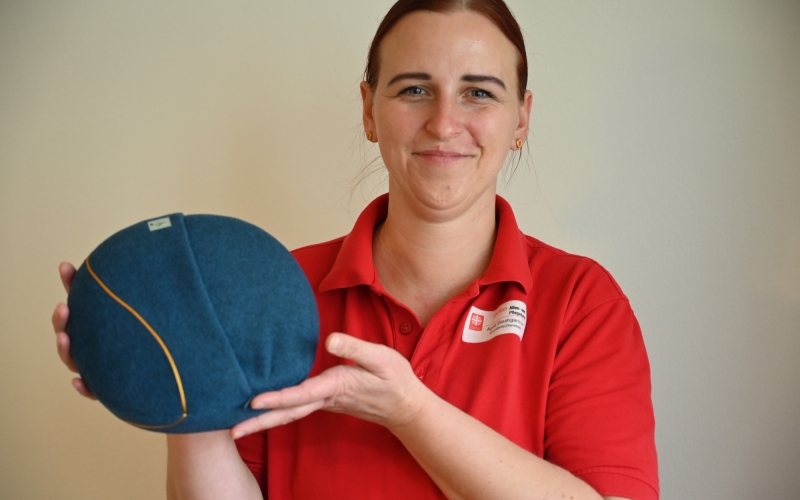 Portrait einer Frau mit Sitzkissen