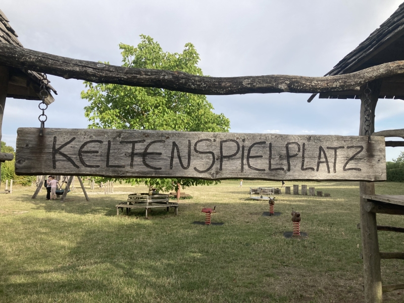 Schild "Keltenspielplatz"