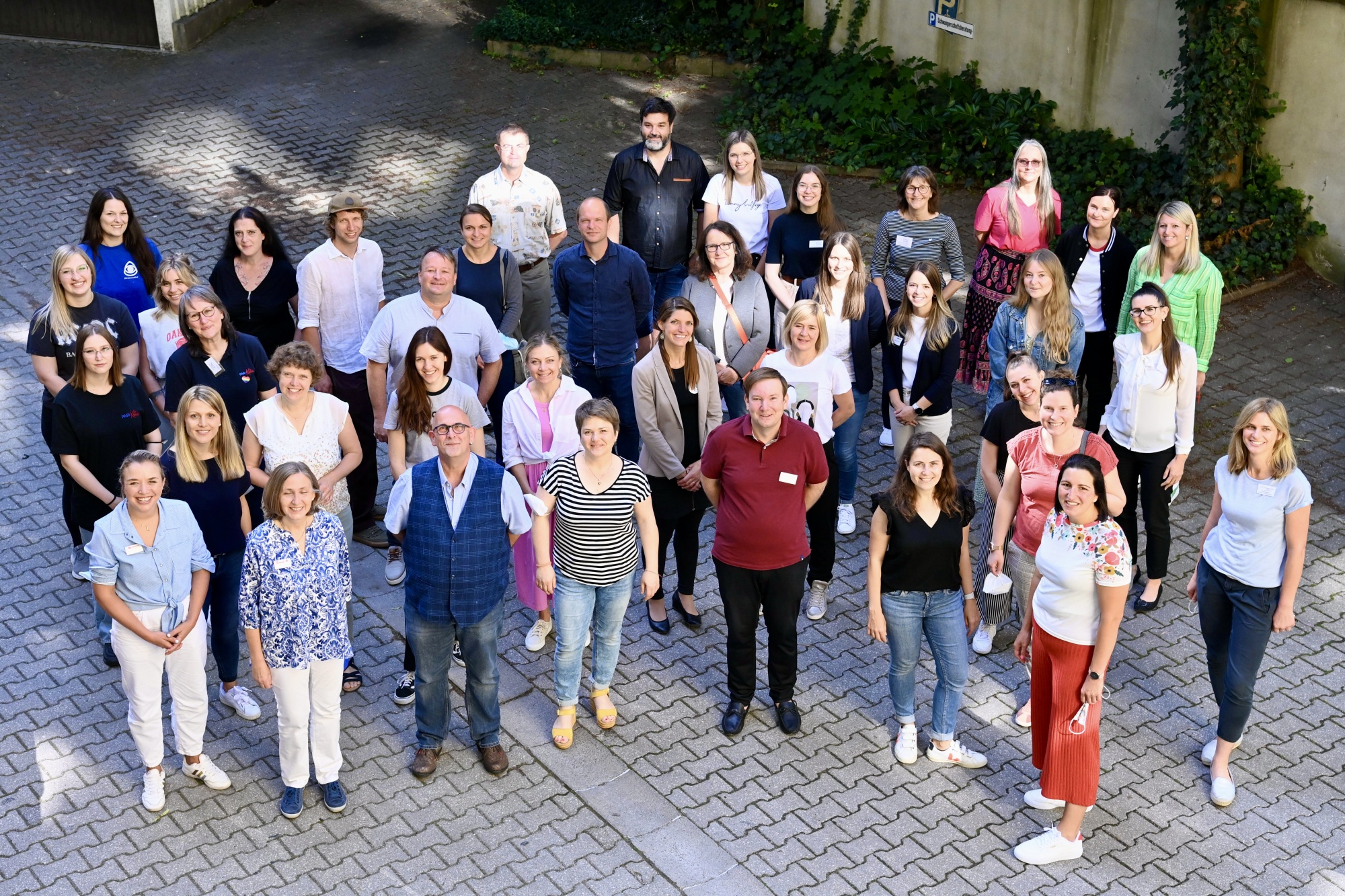 Gruppenfoto unter freiem Himmel