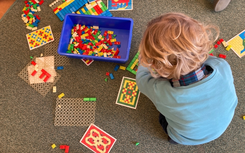Kind beim spielen